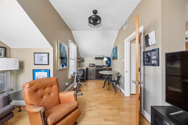 1011 N Clinton Avenue, Dallas, TX 75208