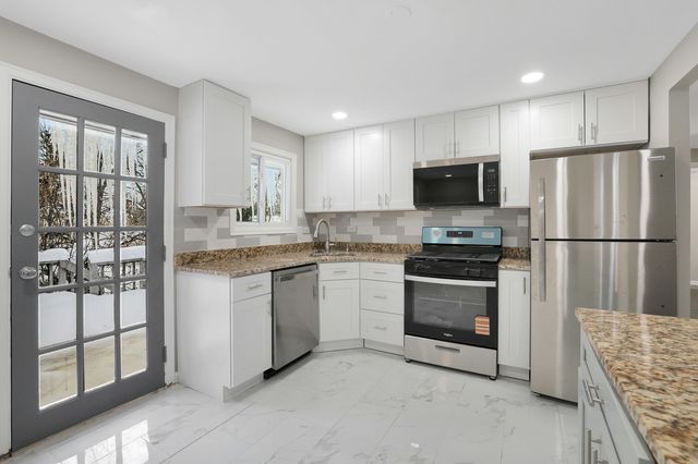 1835 W Weathersfield Way, Schaumburg, IL 60193