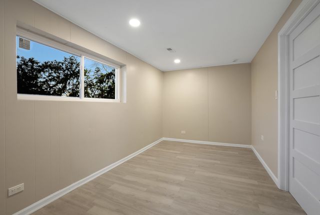 1835 W Weathersfield Way, Schaumburg, IL 60193