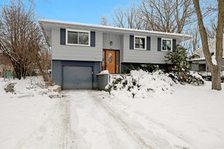 1835 W Weathersfield Way, Schaumburg, IL 60193