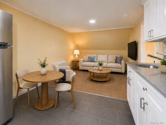 11 Deauville Parkway, Lindenhurst, NY 11757