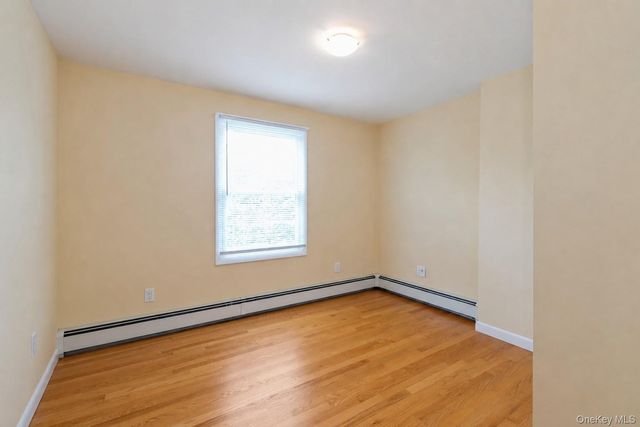 11 Deauville Parkway, Lindenhurst, NY 11757