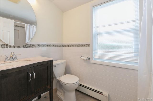 11 Deauville Parkway, Lindenhurst, NY 11757