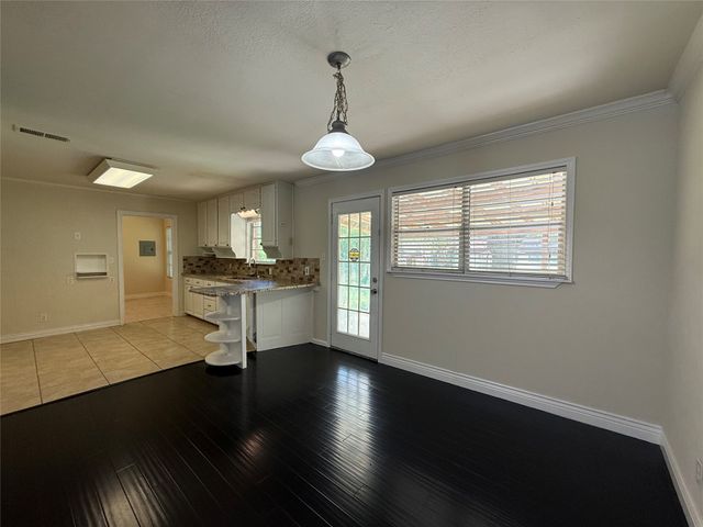 1135 Park Center Street, Benbrook, TX 76126