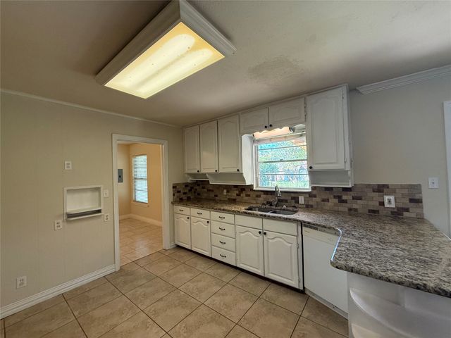 1135 Park Center Street, Benbrook, TX 76126