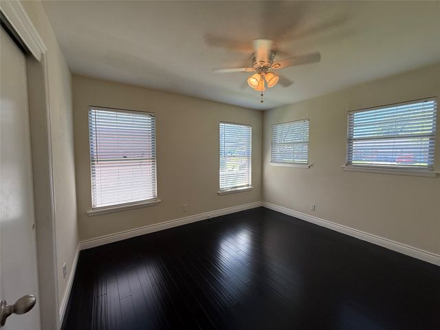 1135 Park Center Street, Benbrook, TX 76126