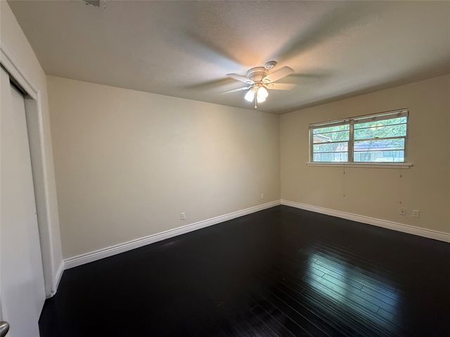 1135 Park Center Street, Benbrook, TX 76126