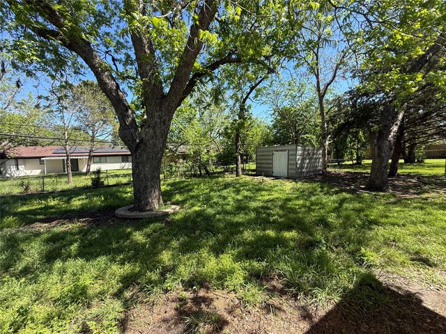 1135 Park Center Street, Benbrook, TX 76126