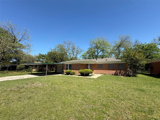 1135 Park Center Street, Benbrook, TX 76126