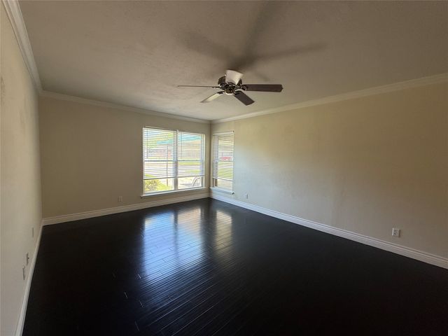 1135 Park Center Street, Benbrook, TX 76126