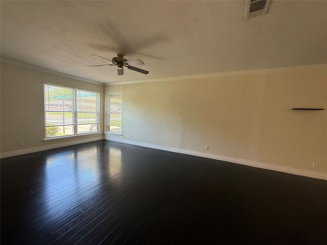 1135 Park Center Street, Benbrook, TX 76126