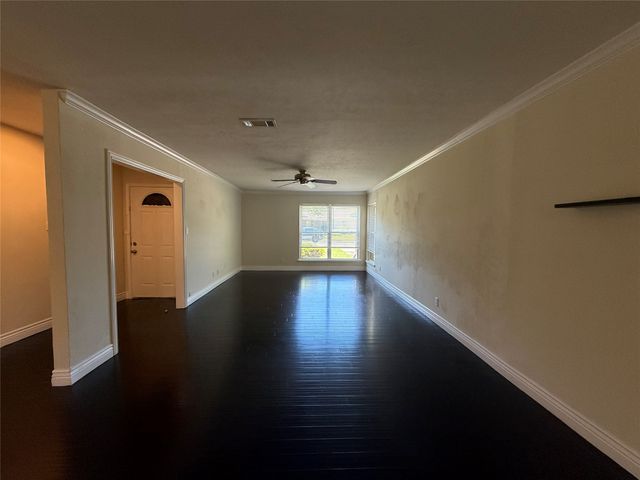 1135 Park Center Street, Benbrook, TX 76126