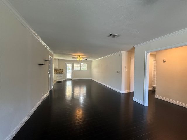 1135 Park Center Street, Benbrook, TX 76126