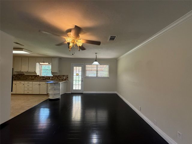 1135 Park Center Street, Benbrook, TX 76126