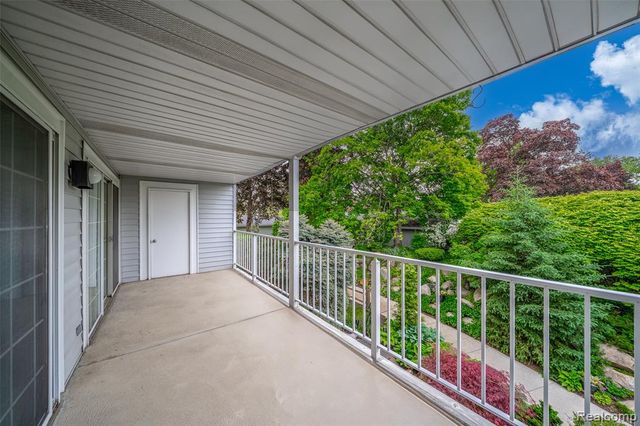 3553 Port Cove Drive 39, Waterford, MI 48328