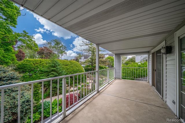 3553 Port Cove Drive 39, Waterford, MI 48328