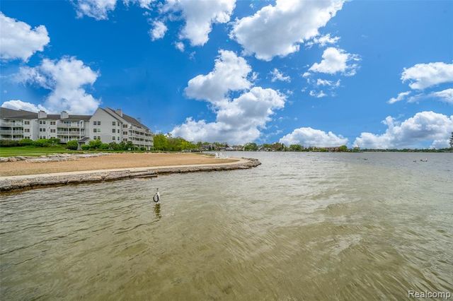 3553 Port Cove Drive 39, Waterford, MI 48328