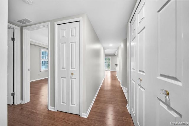 3553 Port Cove Drive 39, Waterford, MI 48328