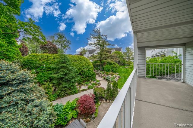 3553 Port Cove Drive 39, Waterford, MI 48328