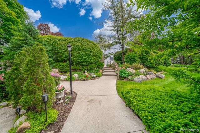 3553 Port Cove Drive 39, Waterford, MI 48328