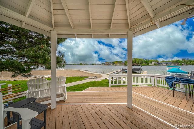 3553 Port Cove Drive 39, Waterford, MI 48328