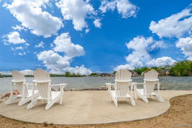 3553 Port Cove Drive 39, Waterford, MI 48328