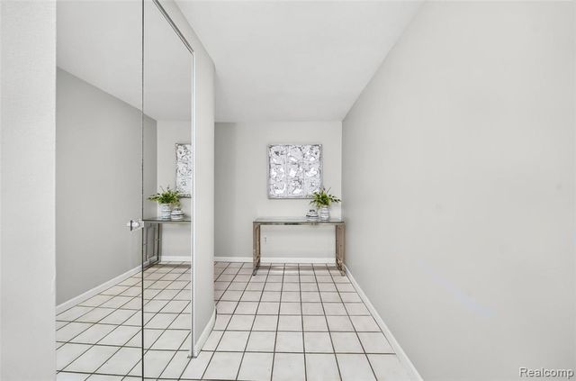 3553 Port Cove Drive 39, Waterford, MI 48328