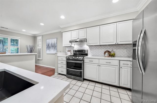 3553 Port Cove Drive 39, Waterford, MI 48328