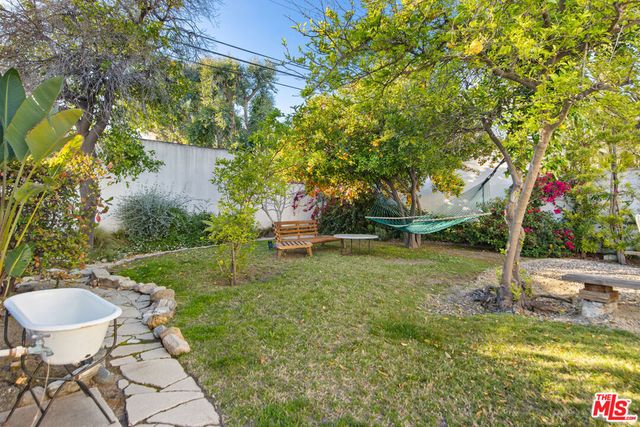 2009 N New Hampshire Avenue, Los Angeles, CA 90027