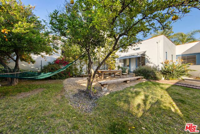 2009 N New Hampshire Avenue, Los Angeles, CA 90027