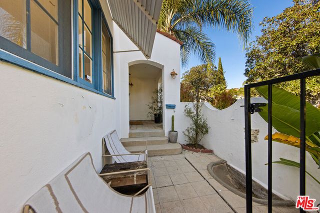 2009 N New Hampshire Avenue, Los Angeles, CA 90027