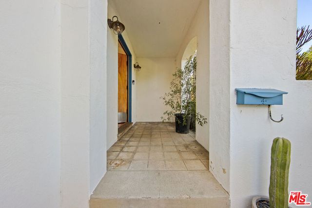 2009 N New Hampshire Avenue, Los Angeles, CA 90027