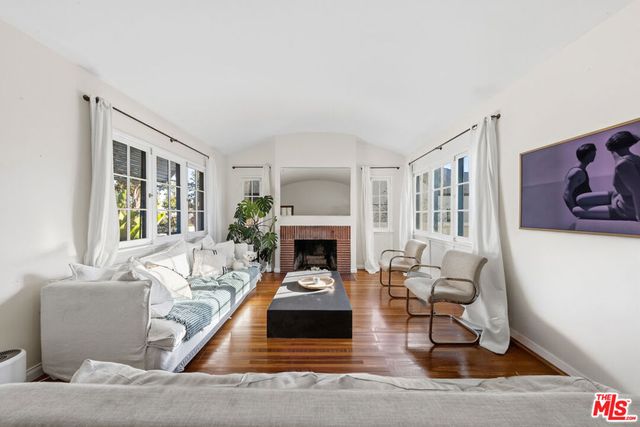 2009 N New Hampshire Avenue, Los Angeles, CA 90027