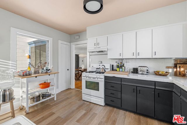 2009 N New Hampshire Avenue, Los Angeles, CA 90027