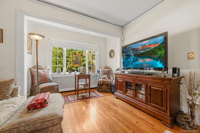 61 E Maple Avenue, Suffern, NY 10901