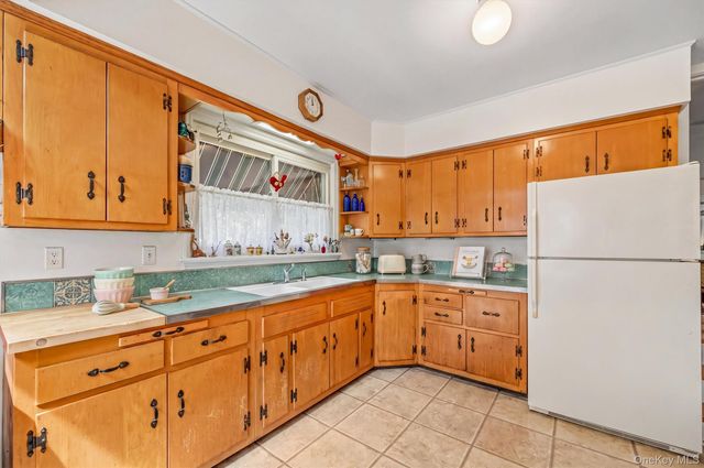 61 E Maple Avenue, Suffern, NY 10901
