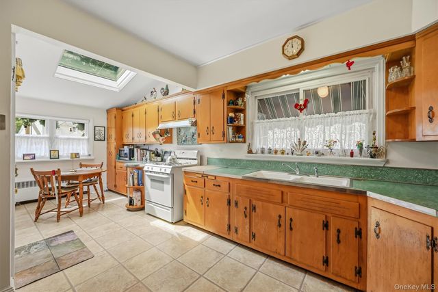 61 E Maple Avenue, Suffern, NY 10901