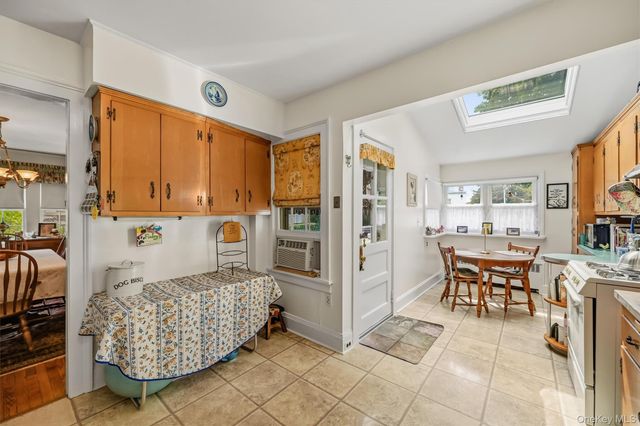 61 E Maple Avenue, Suffern, NY 10901