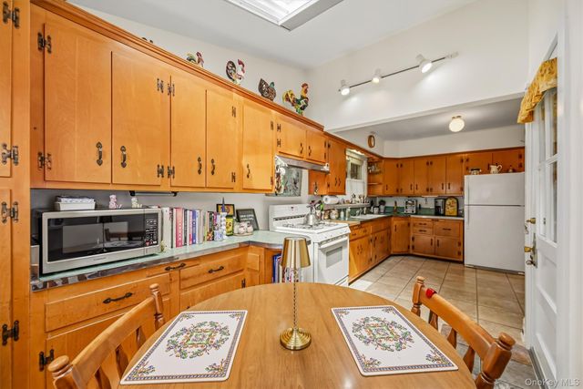 61 E Maple Avenue, Suffern, NY 10901