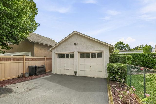 61 E Maple Avenue, Suffern, NY 10901
