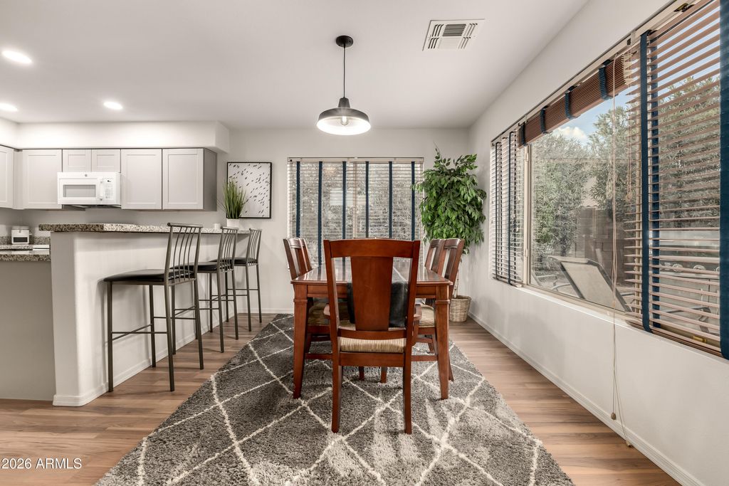 Image 11 of property listing at 20225 N 71ST Lane, Glendale, AZ 85308