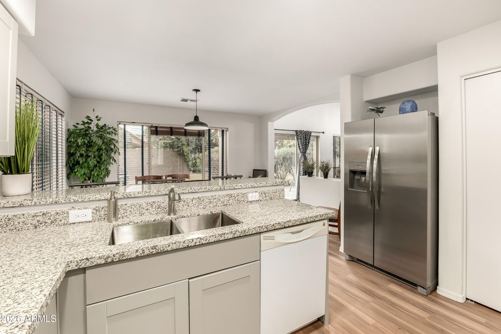 Image 15 of property listing at 20225 N 71ST Lane, Glendale, AZ 85308