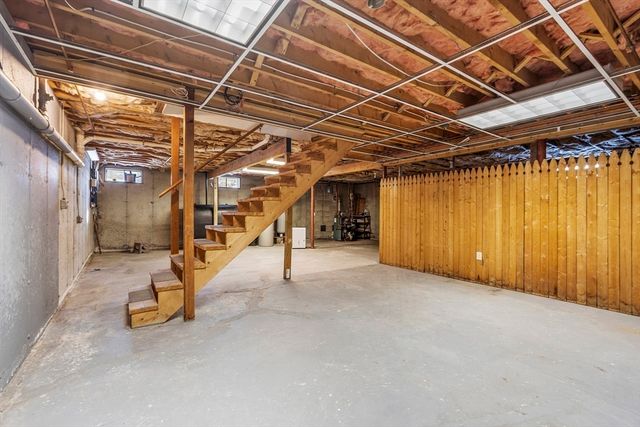 22 Old Hardwick Rd, Petersham, MA 01366