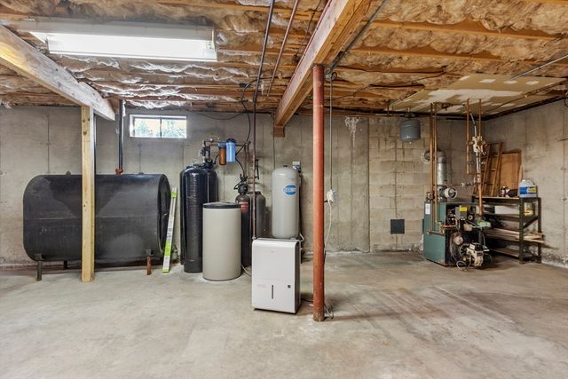 22 Old Hardwick Rd, Petersham, MA 01366