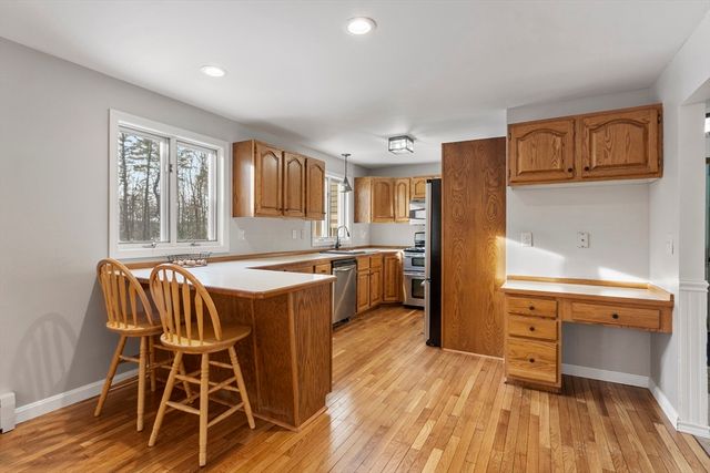 22 Old Hardwick Rd, Petersham, MA 01366