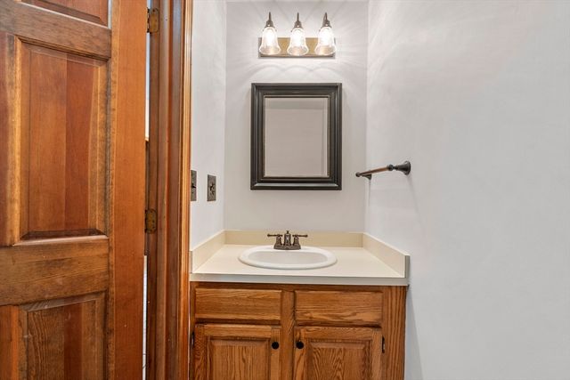 22 Old Hardwick Rd, Petersham, MA 01366