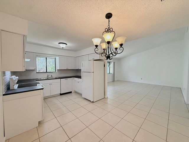 3070 Collin Drive B, West Palm Beach, FL 33406