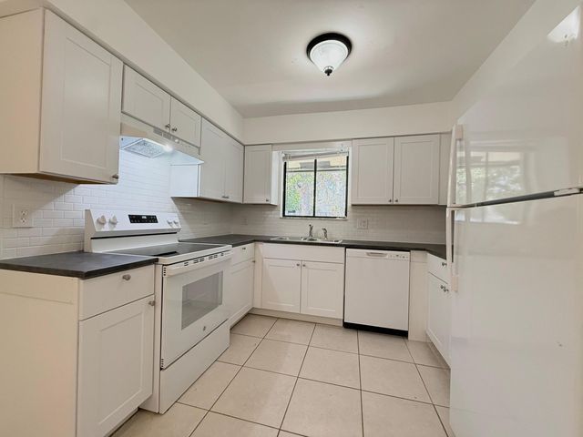 3070 Collin Drive B, West Palm Beach, FL 33406