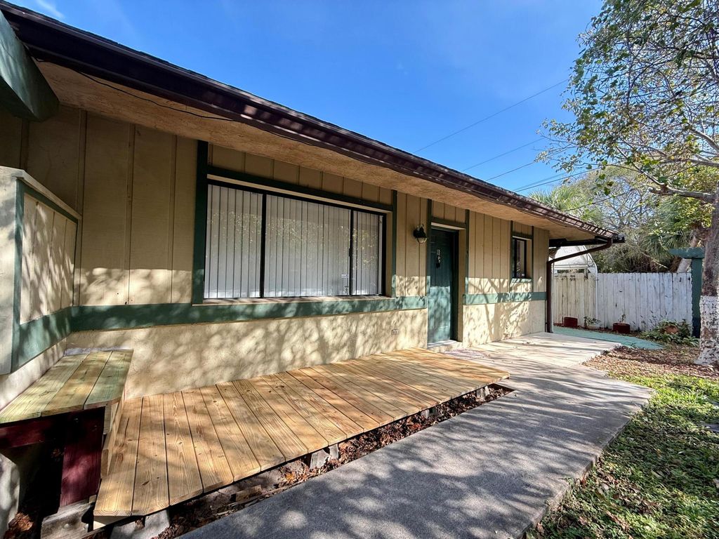 3070 Collin Drive B, West Palm Beach, FL 33406