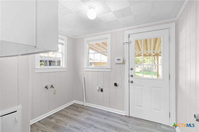 606 W Gayle Street, Edna, TX 77957